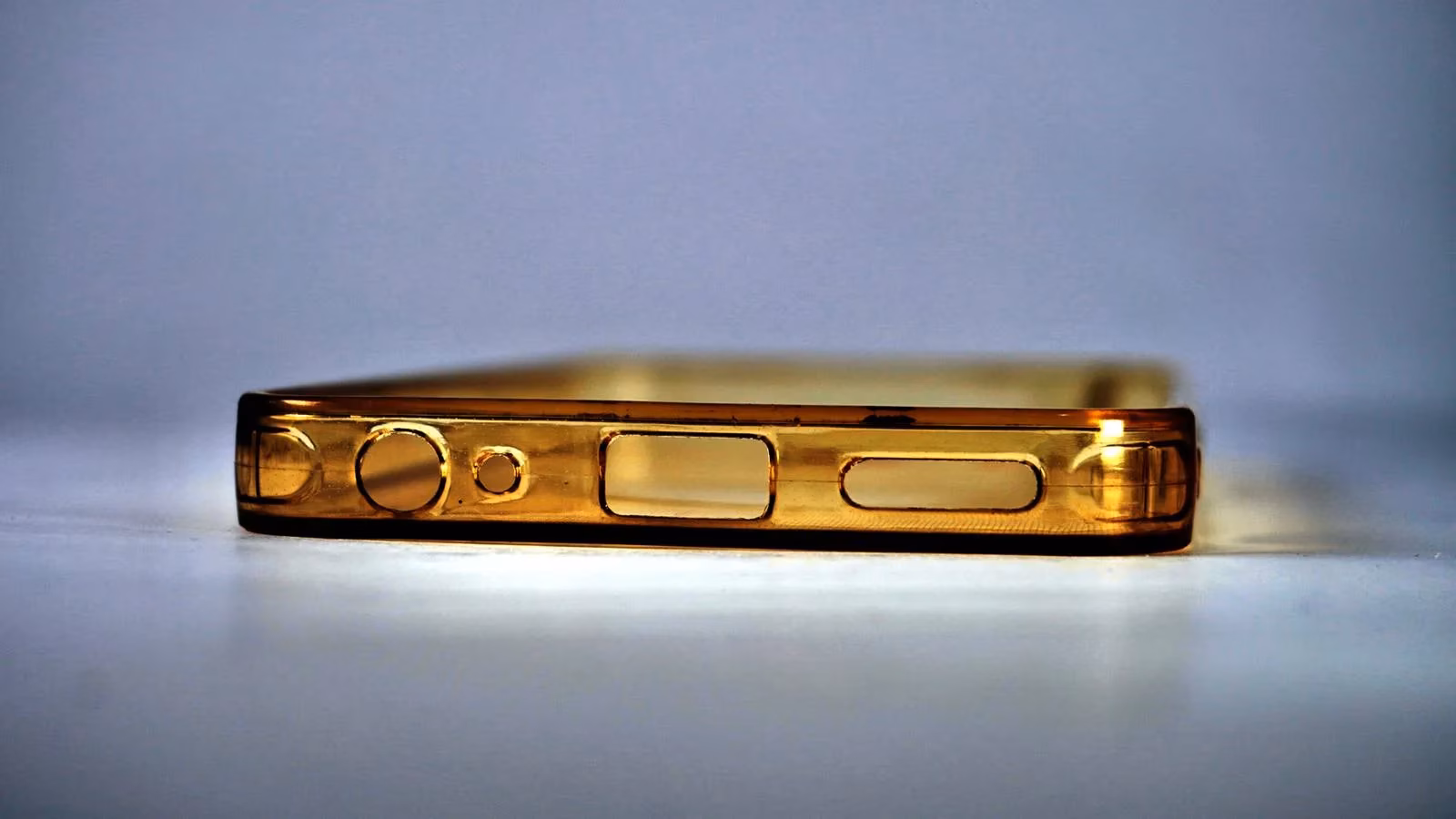 the-epic-struggle-to-save-your-clear-phone-case-from-dreaded-yellow-doom-image-0