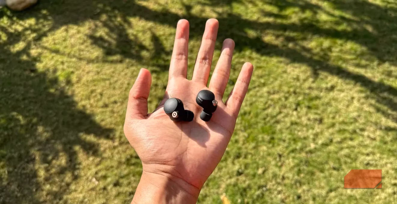 the-silent-dance-of-wireless-earbuds-image-0